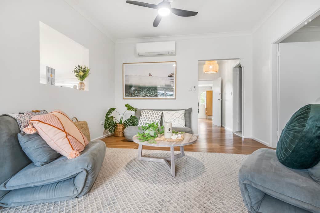 Second lounge & foldout couches