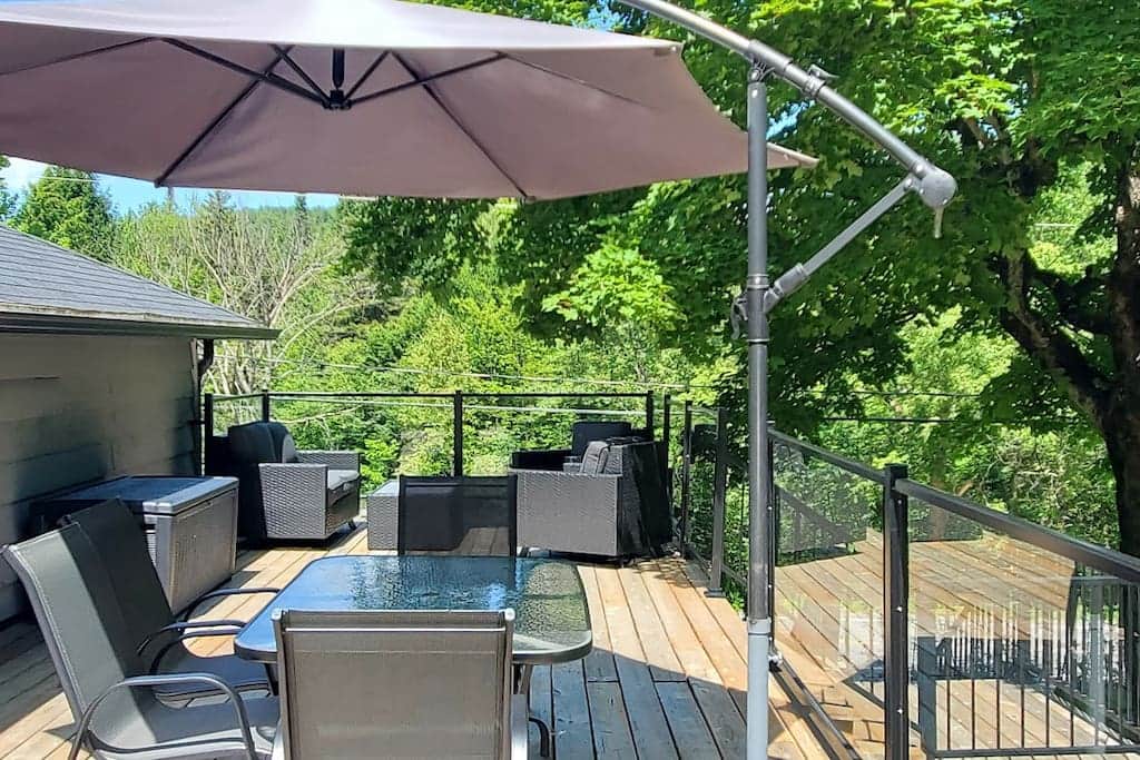 Terrasse avec meubles et BBQ au gaz