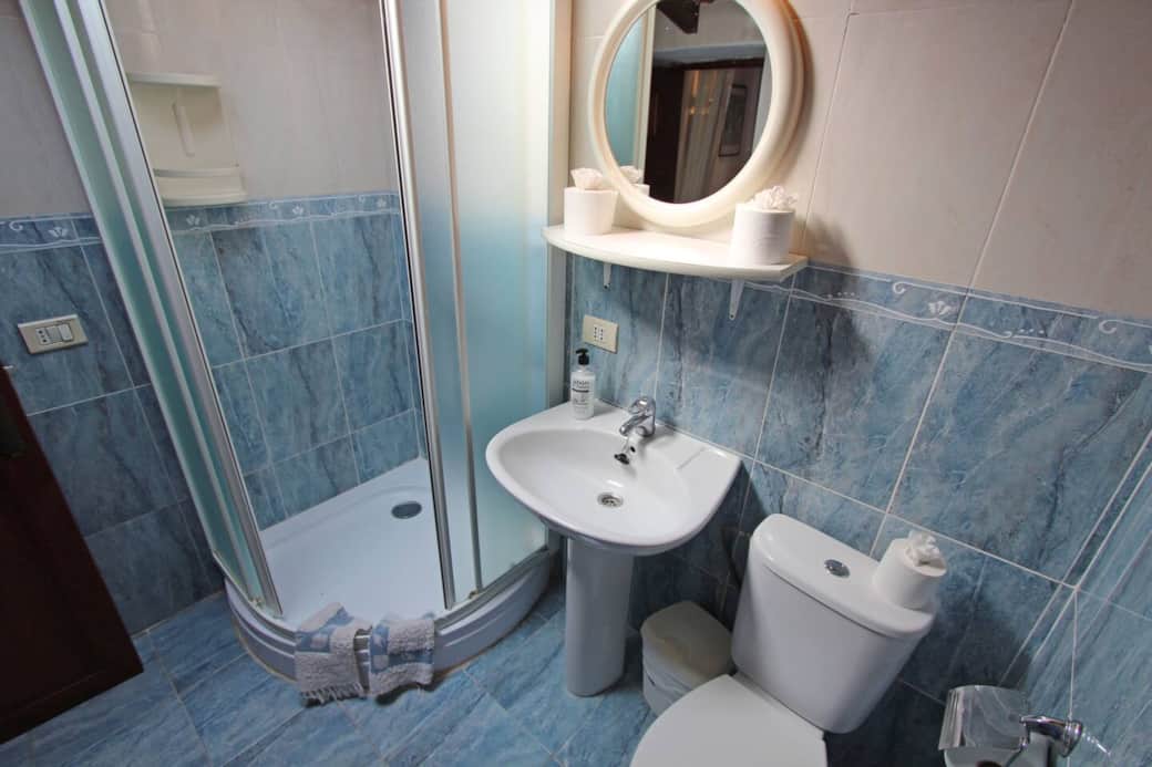 Badezimmer 1/Bathroom 1 Badezimmer 1/Bathroom 1