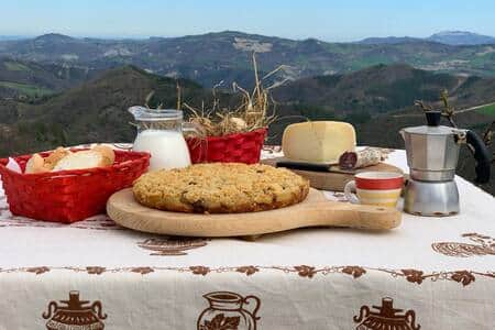 Ricca colazione da gustare davanti ad una splendida vista