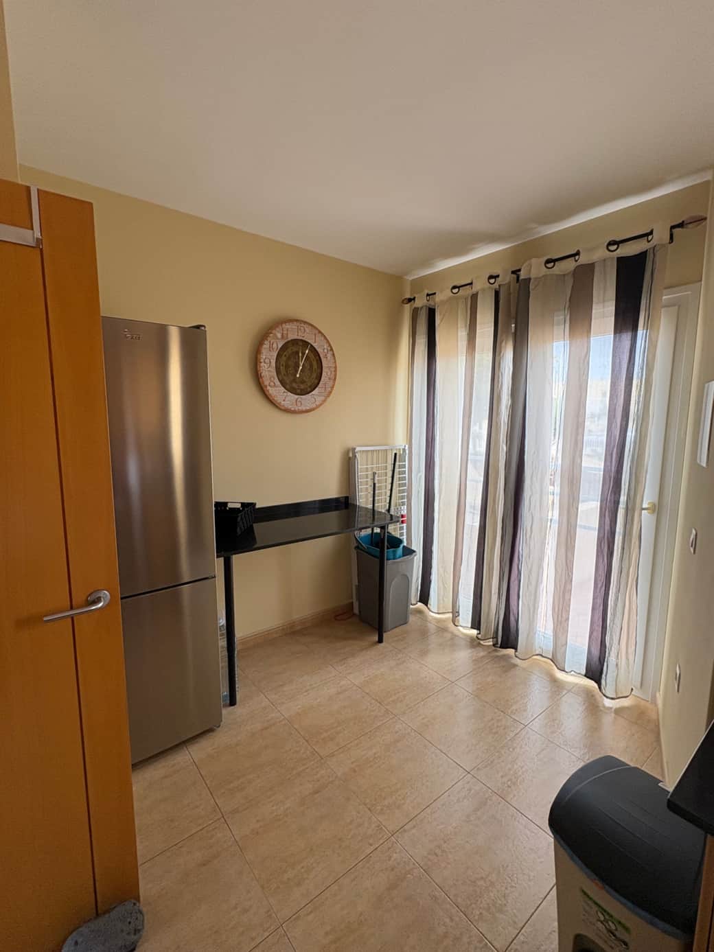 Breakfast Bar and Fridge Freezer