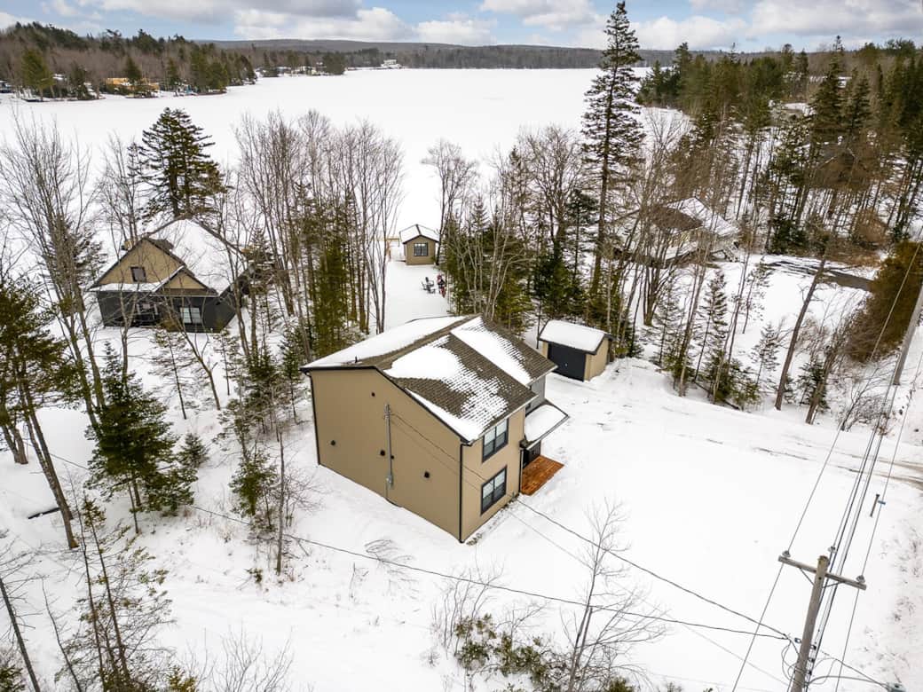 Mt Uniacke Lakeside Oasis with Hot Tub Vacation Home in Mount Uniacke