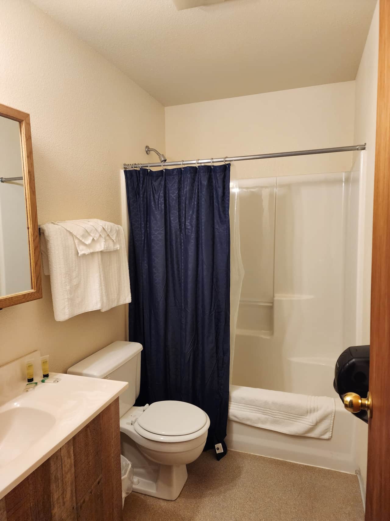 Room 6 Bathroom