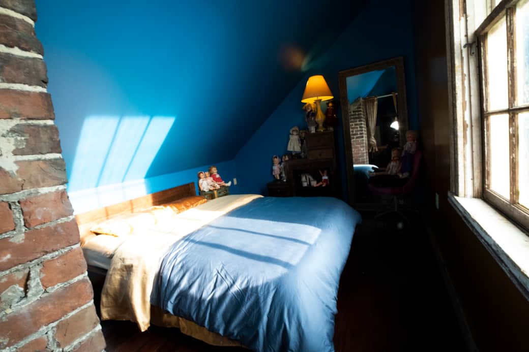 Queen bedroom 3