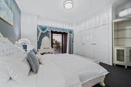 Master bedroom Master bedroom