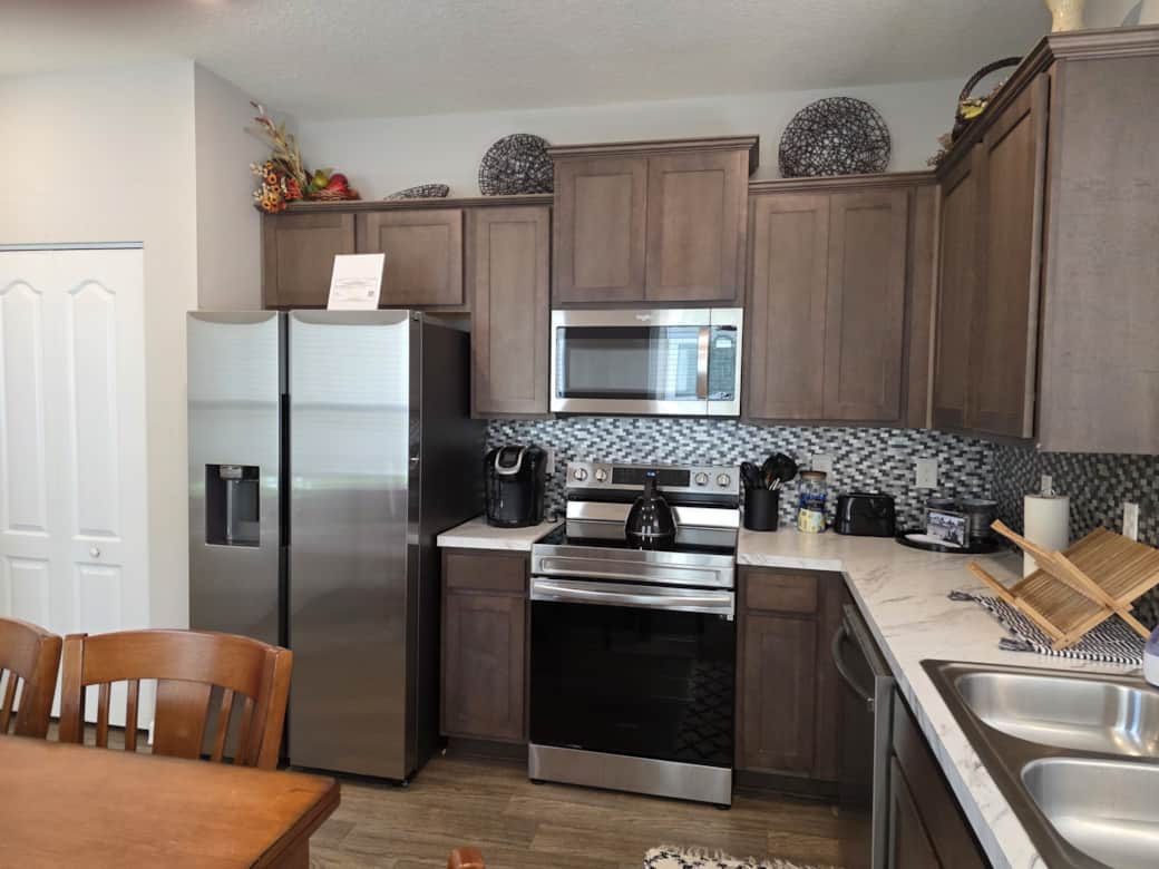 Fully Equipped Kitchen features modern appliances and plenty of counter space. Fully Equipped Kitchen features modern appliances and plenty of counter space.
