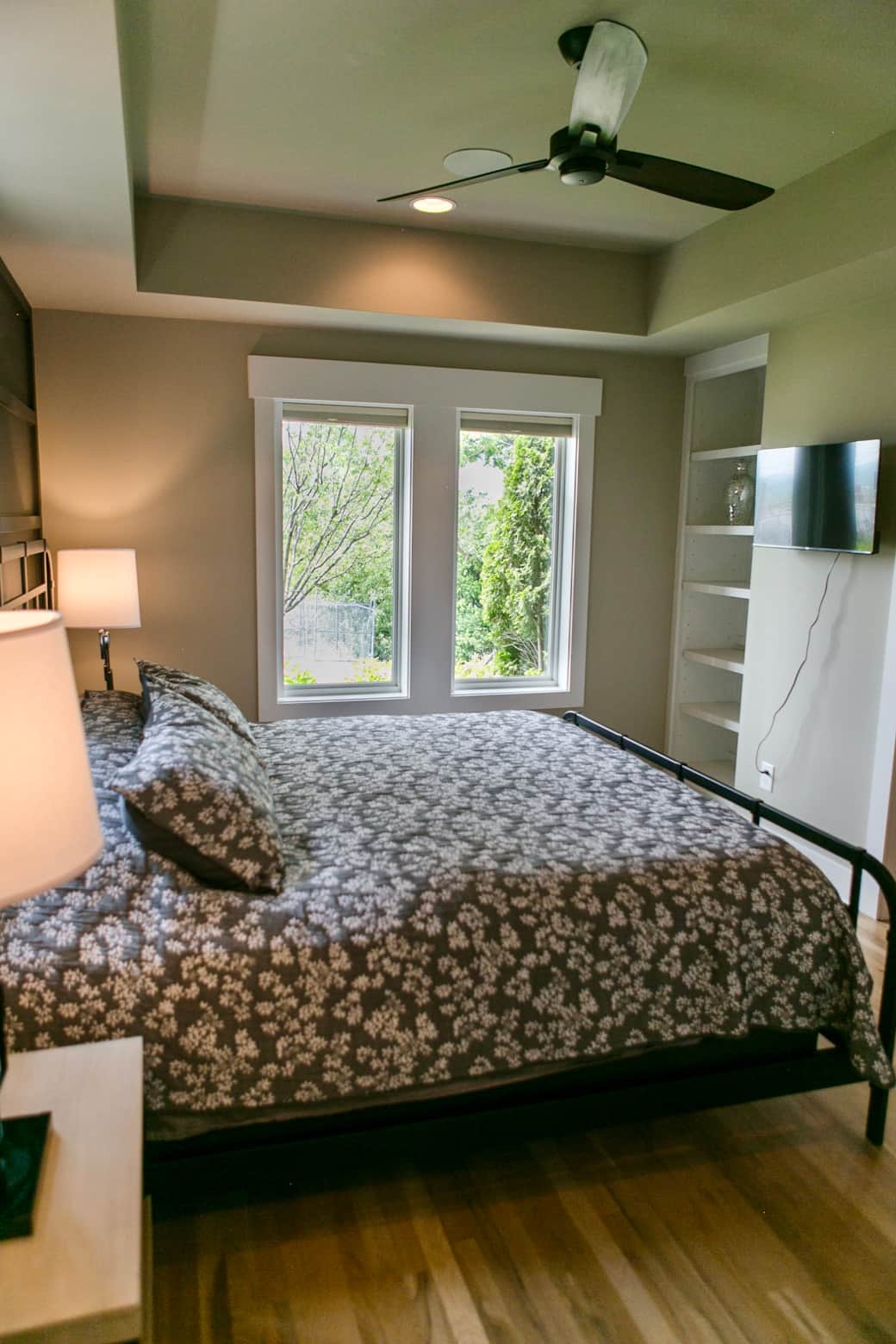 Bedroom 1: King Bed