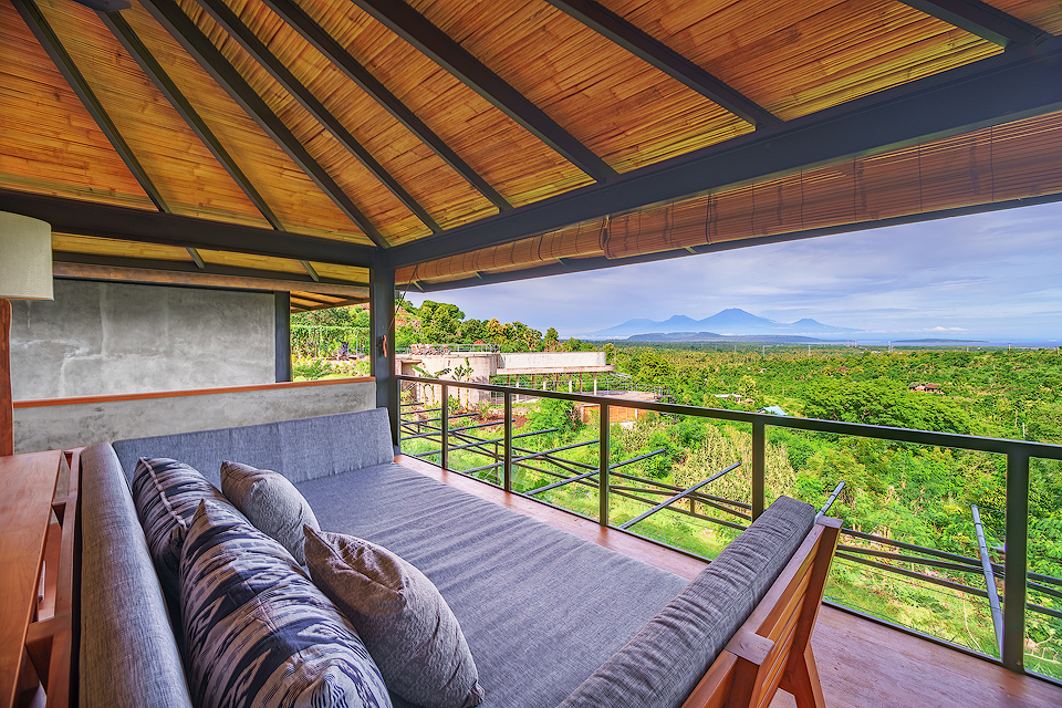 Exterior view of Villa Baja Timur with modern design