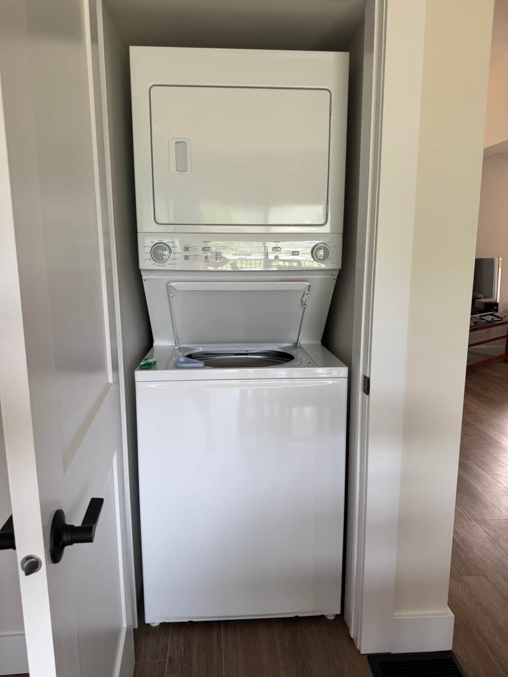 Washer & Dryer Closer