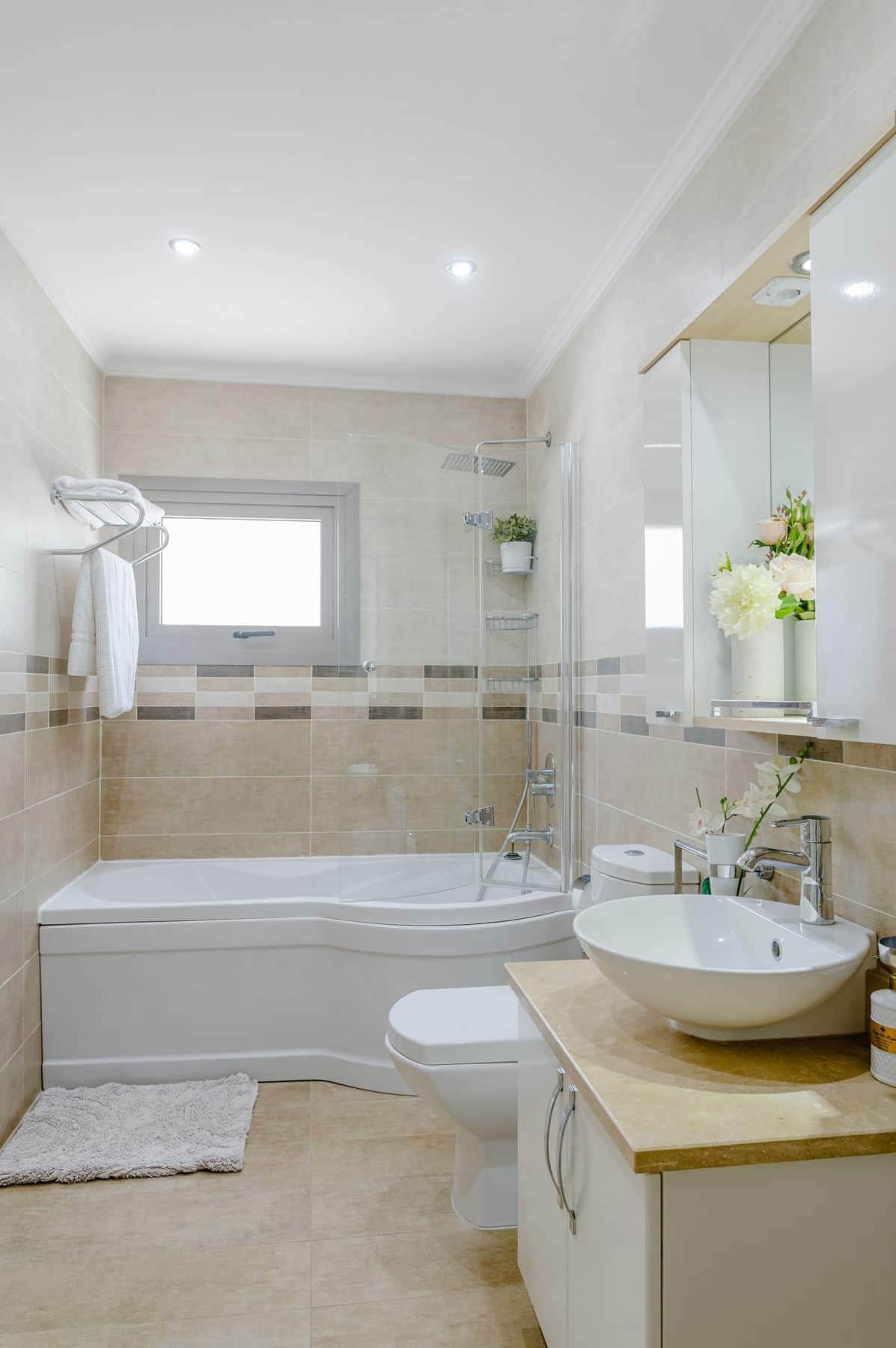 Shared bathroom, toilet/bidet. This bathroom is located between two bedrooms on the ground floor.