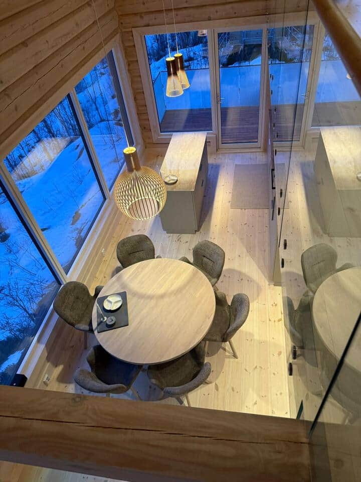 Designer dining area with panoramic windows – Nordic clarity meets comfort