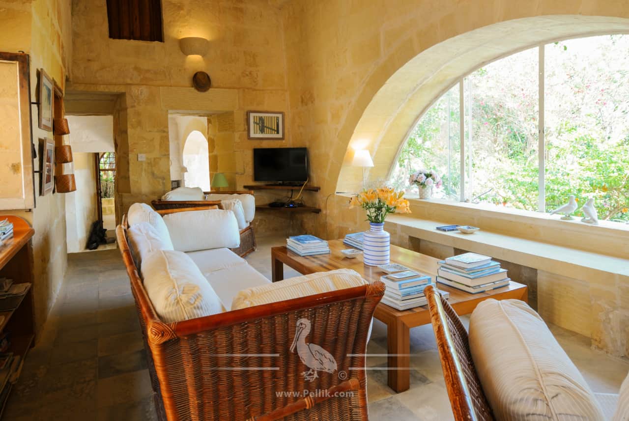 Magnificent 5 bedroom Farmhouse with Private Pool & Garden