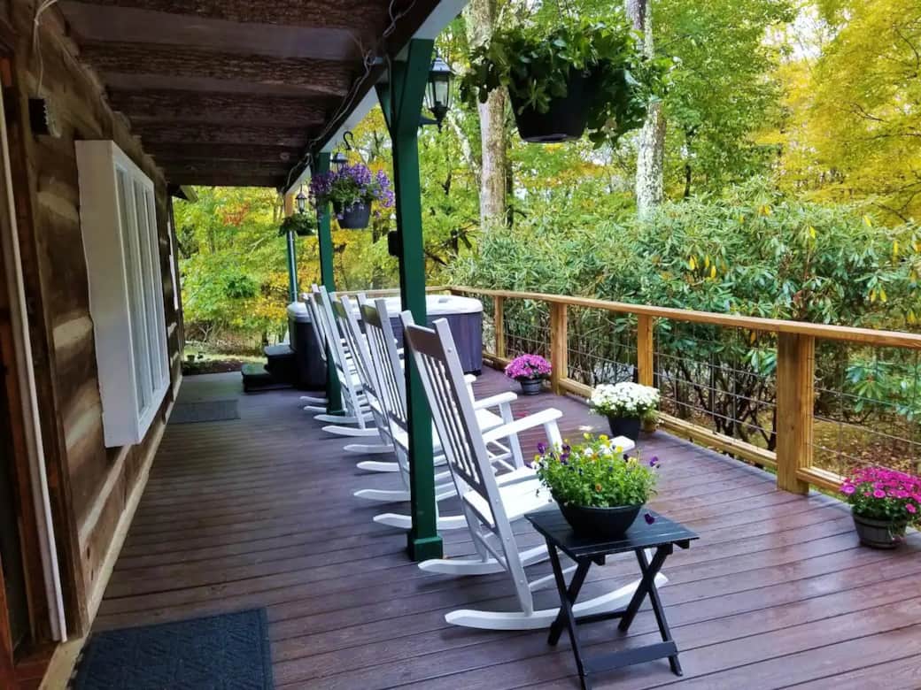 Hot Tub & Rocking Porch!