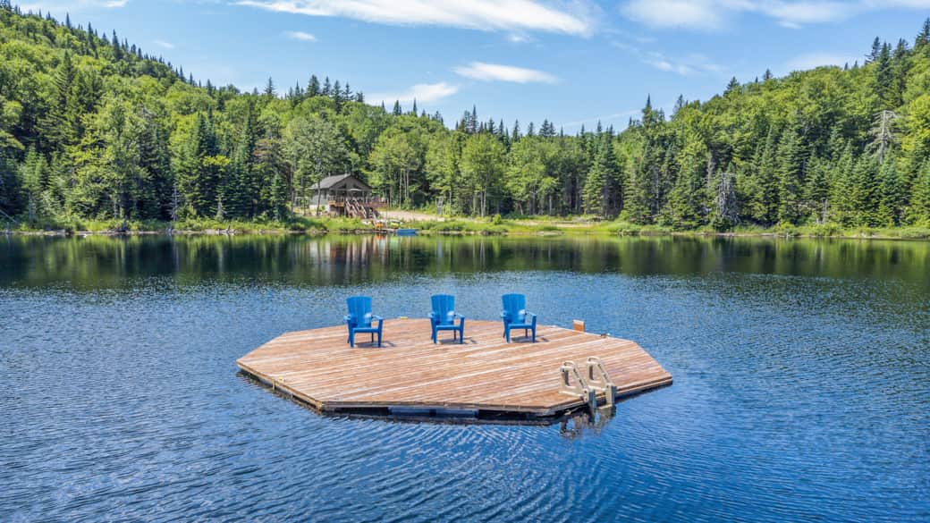 Vue du lac et du chalet Vue du lac et du chalet