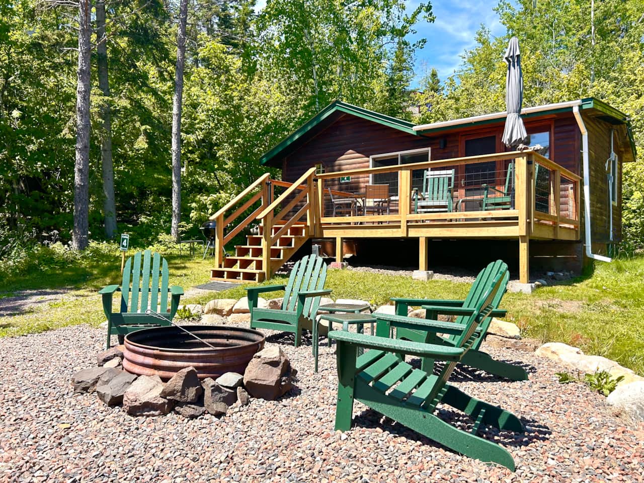 Eve's Place Lakeside Cabins, Cabin 4 with beautiful new deck