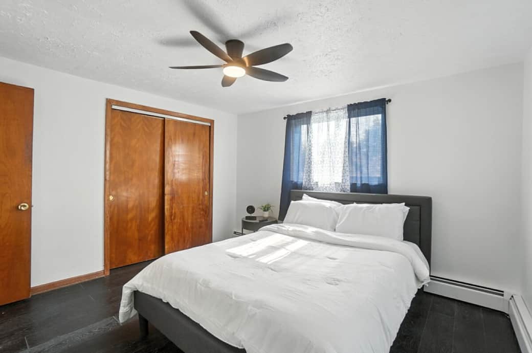 Bedroom 1, Queen Size Bed  & TV 