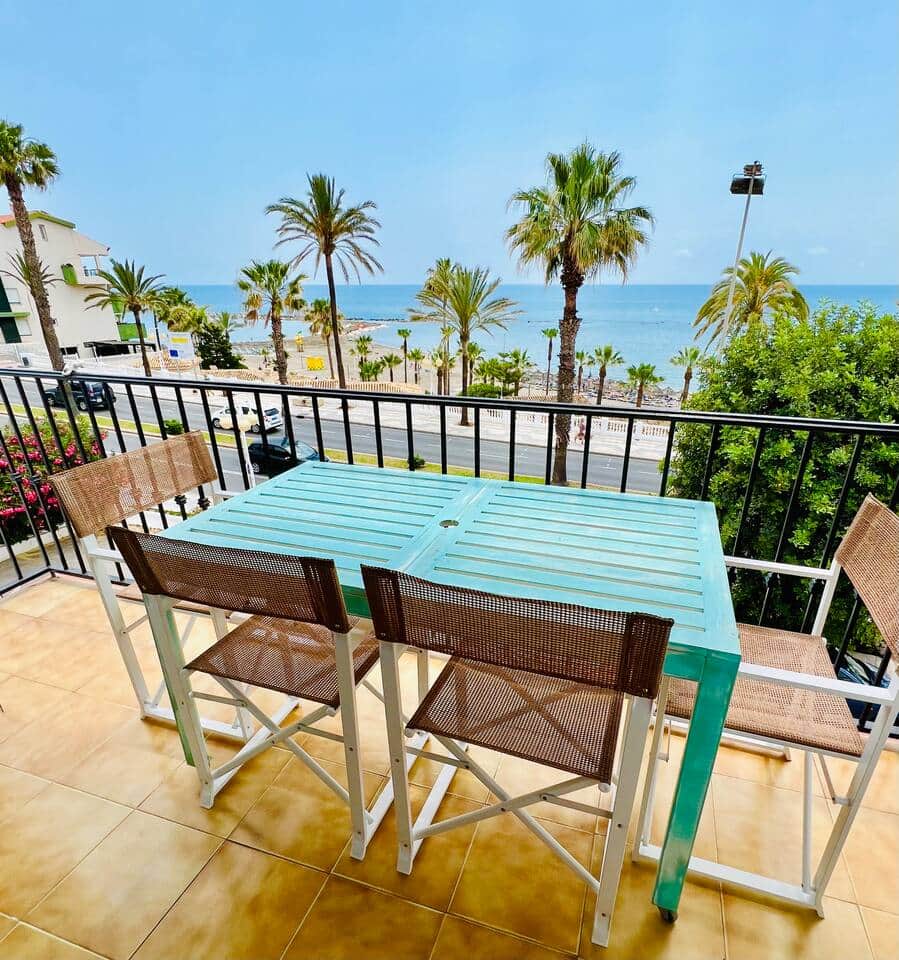 Terraza con buena orientación al mar