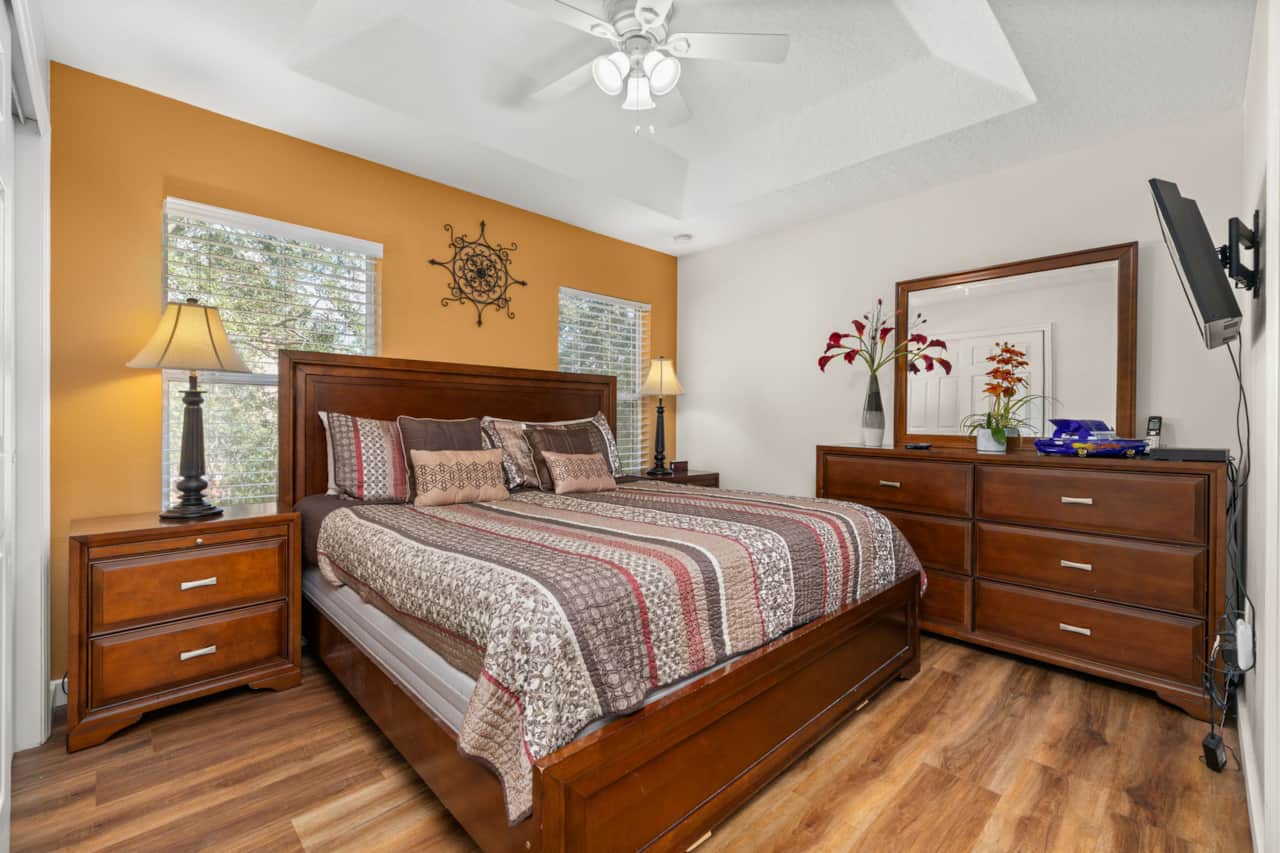 King Size Master bedroom - My Home Away