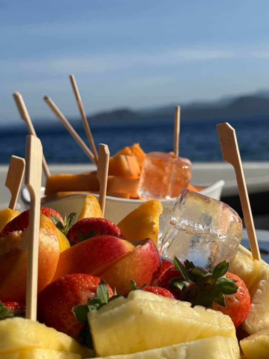 Bowl of fresh fruit symbolising the Sardinian Blue Zone diet