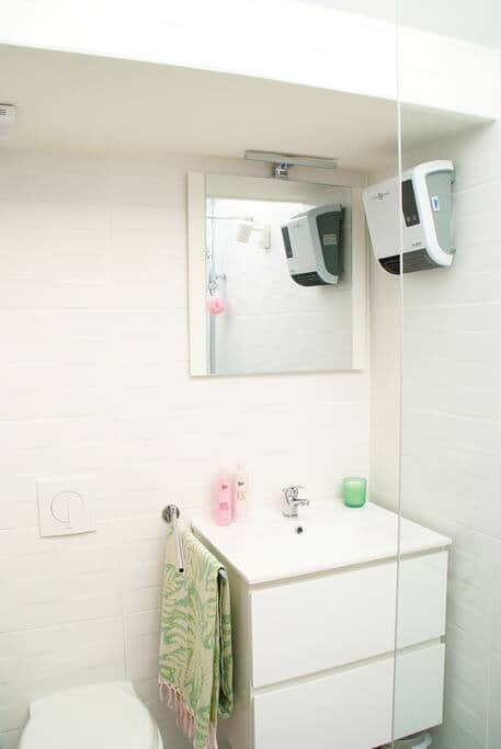Bathroom sink