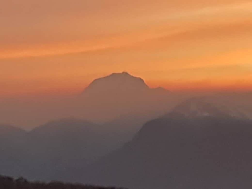 la chaine des Pyrénées depuis les chambres