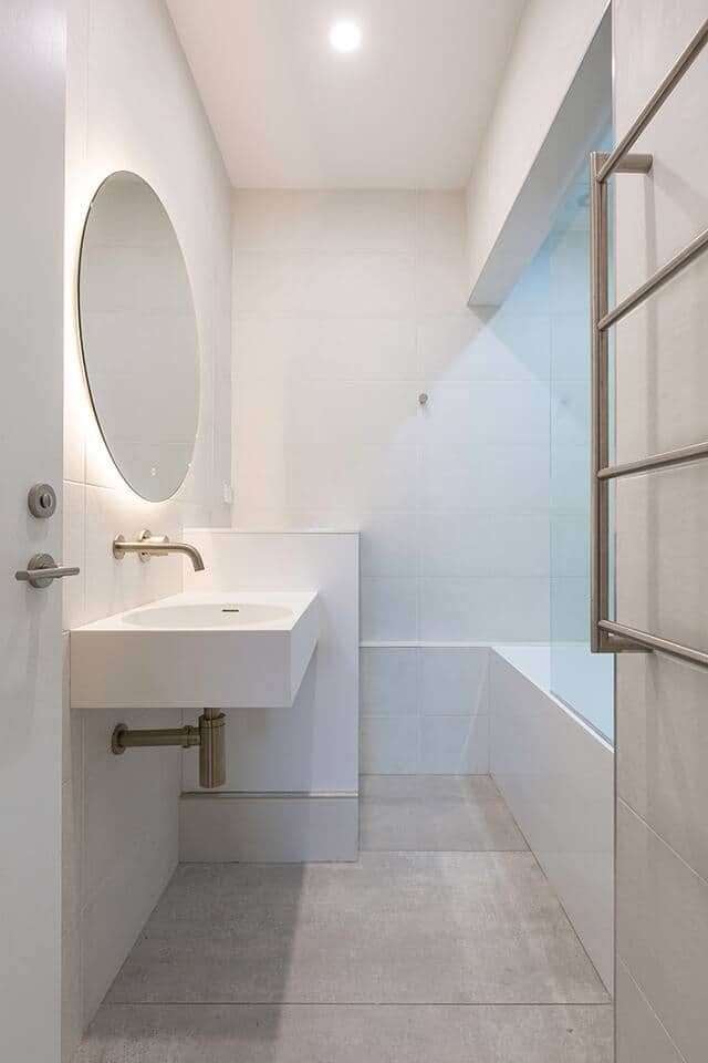 Bathroom with bath tub with complimentary bath bombs & bath salts

Laundry-Dryer combo machine 

 #Glamarama #Tamarama #Bondi Beach #bronte  #coogee #bondi  #views #sea #beach