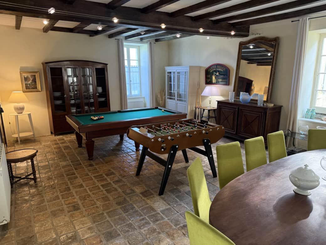 Salle à manger (avec Billiard et Baby foot)