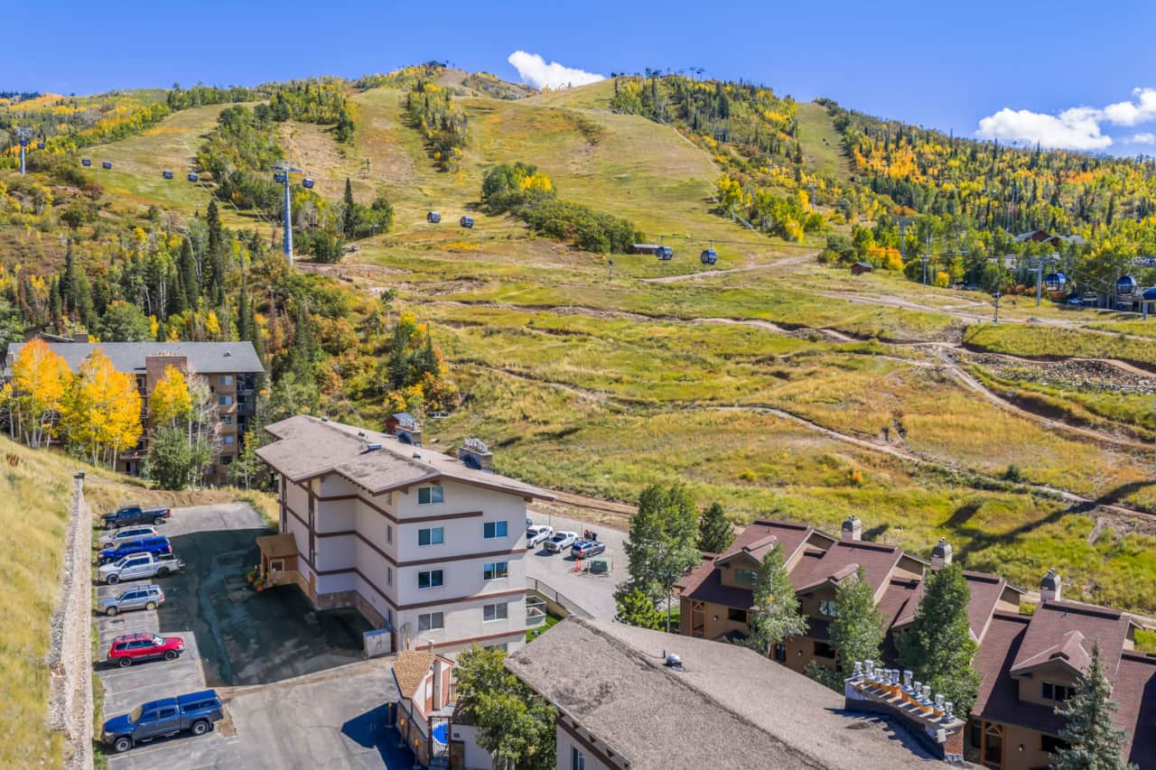 Ski in/out w/Mountain Views at Slopeside Sanctuary