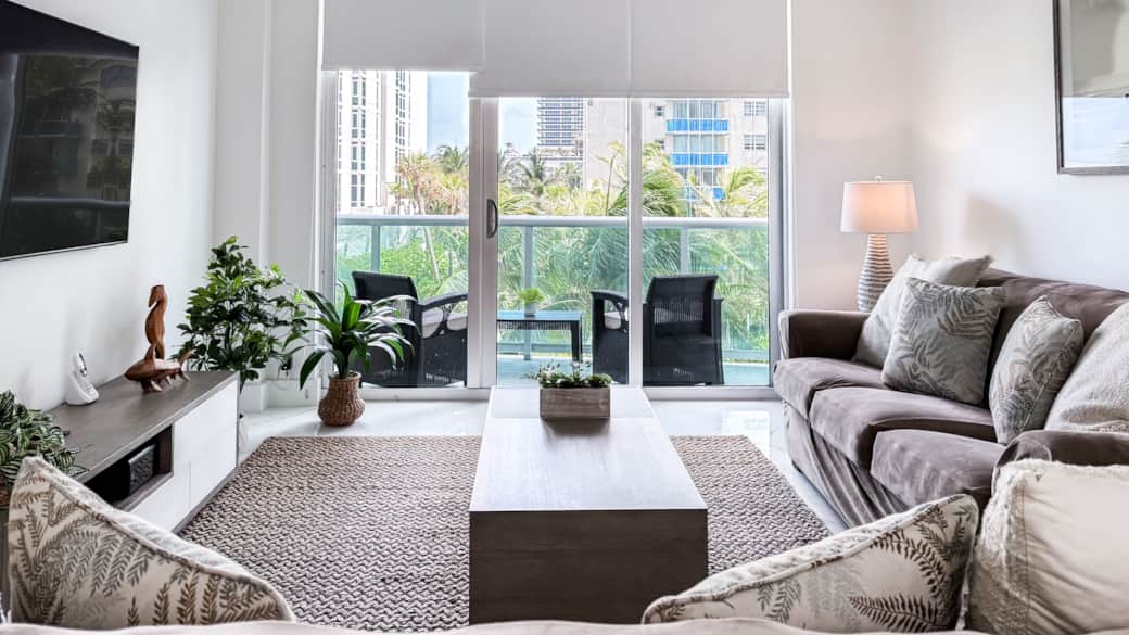 Sala de estar y balcón