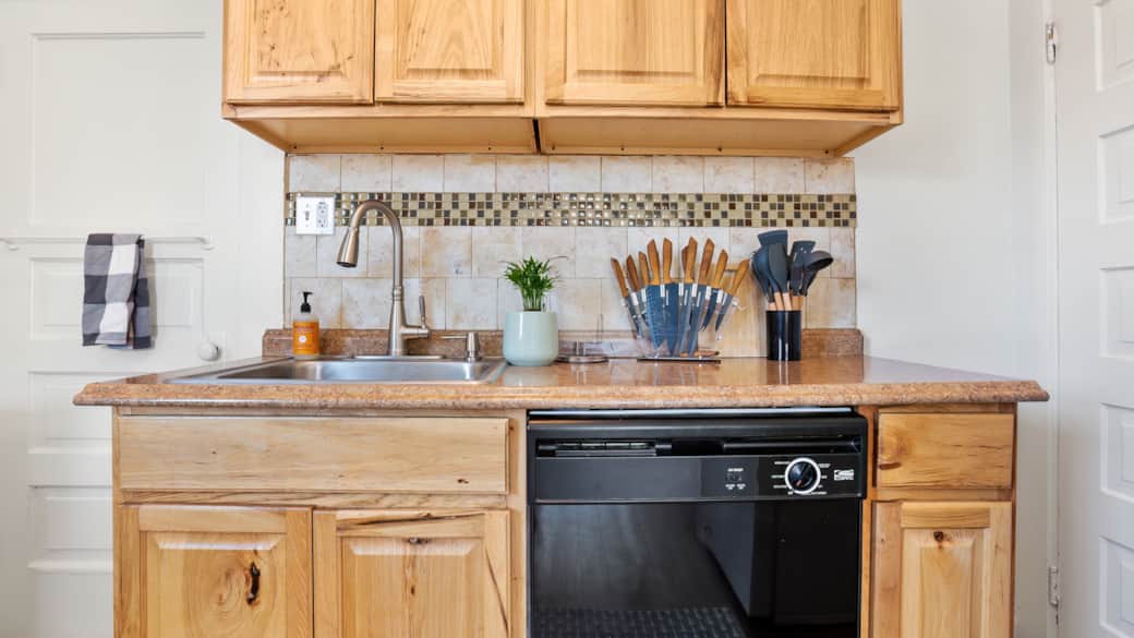 Deluxe Knife Set, Varied Cooking Utensils, Wide Sink, Drawers and Storage Deluxe Knife Set, Varied Cooking Utensils, Wide Sink, Drawers and Storage