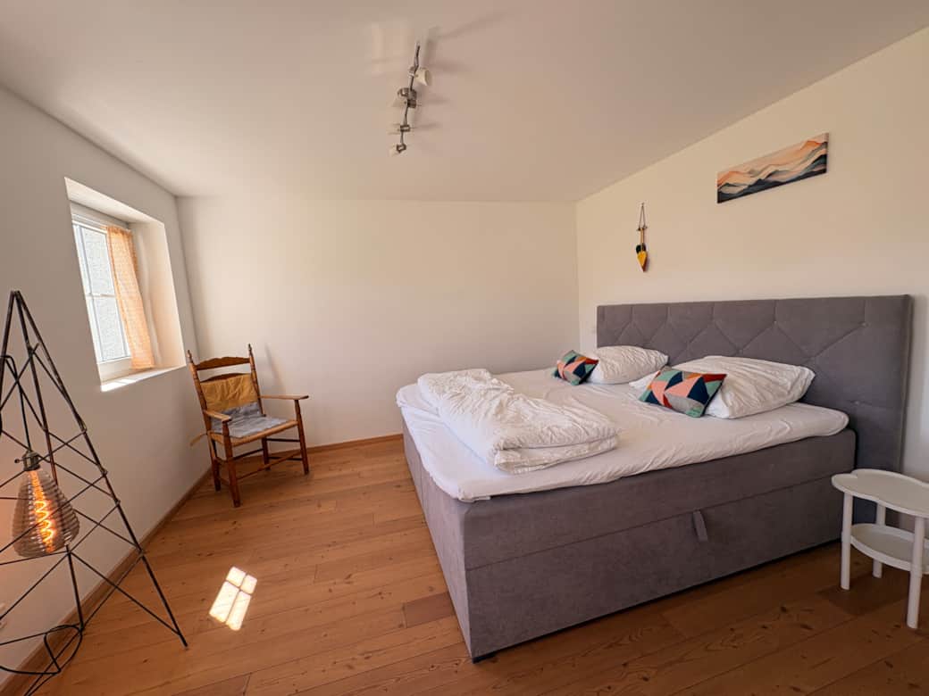 Schlafzimmer 1