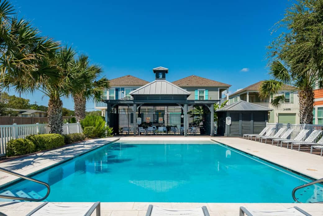 Sailhouse Pool
