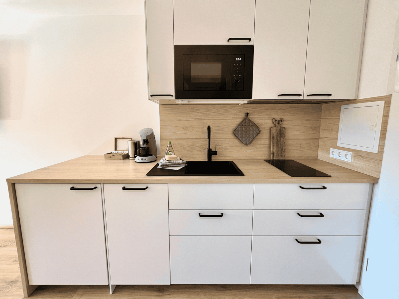 Fully equipped kitchen with dishwasher