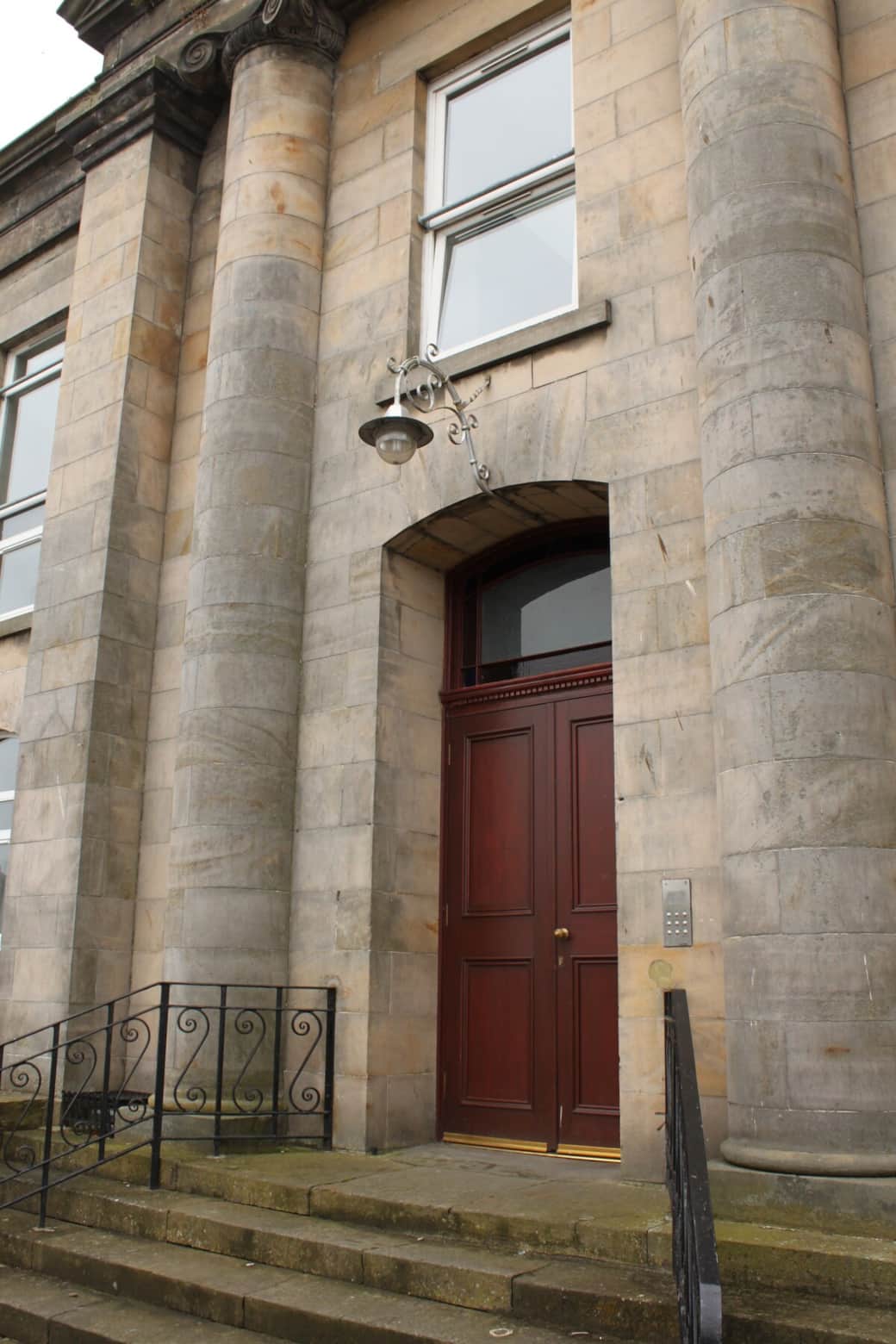 The Bell Tower is situated in a former church in the centre of Inverness. It`s a 5 minute walk to to a wide selection of lively bars with traditional Scottish music, and a host of restaurants and cafes catering for all tastes.