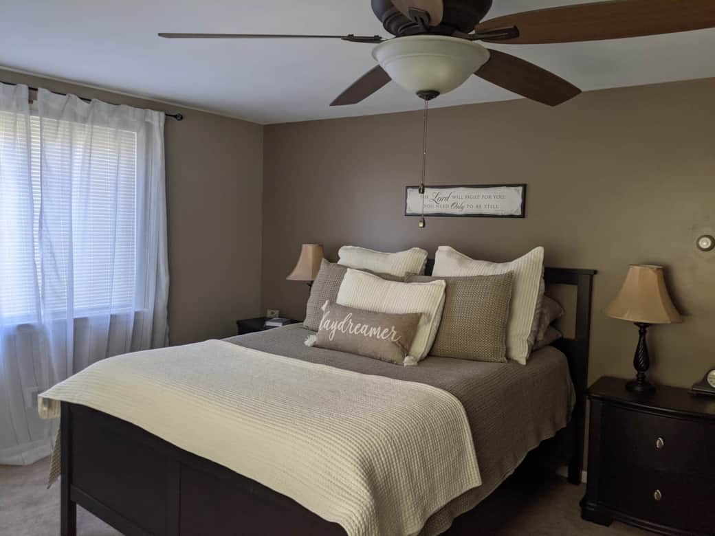 Queen Bed (Upstairs)