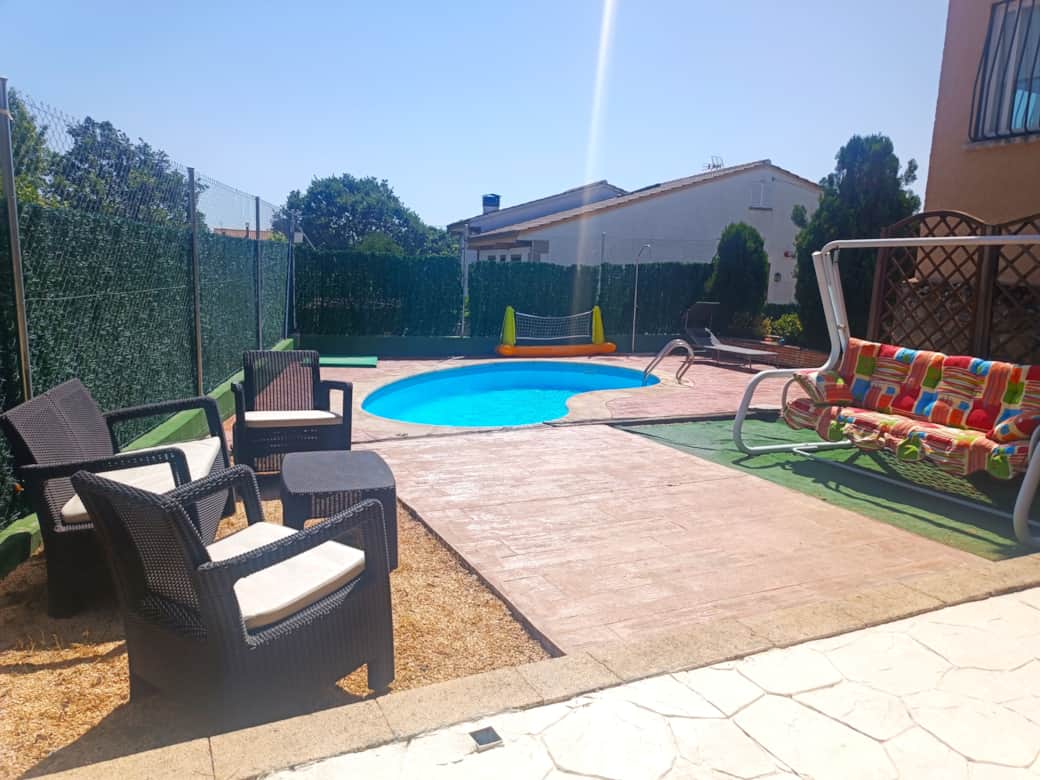 Columpio piscina y estar ahappyplace 1