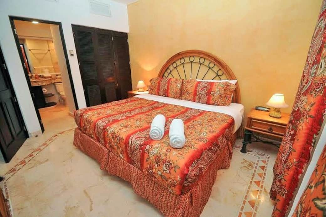 Master bedroom, ensuite full bath, king bed