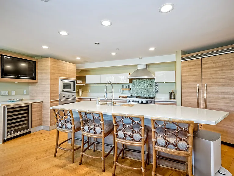 Breakfast Bar - Kitchen