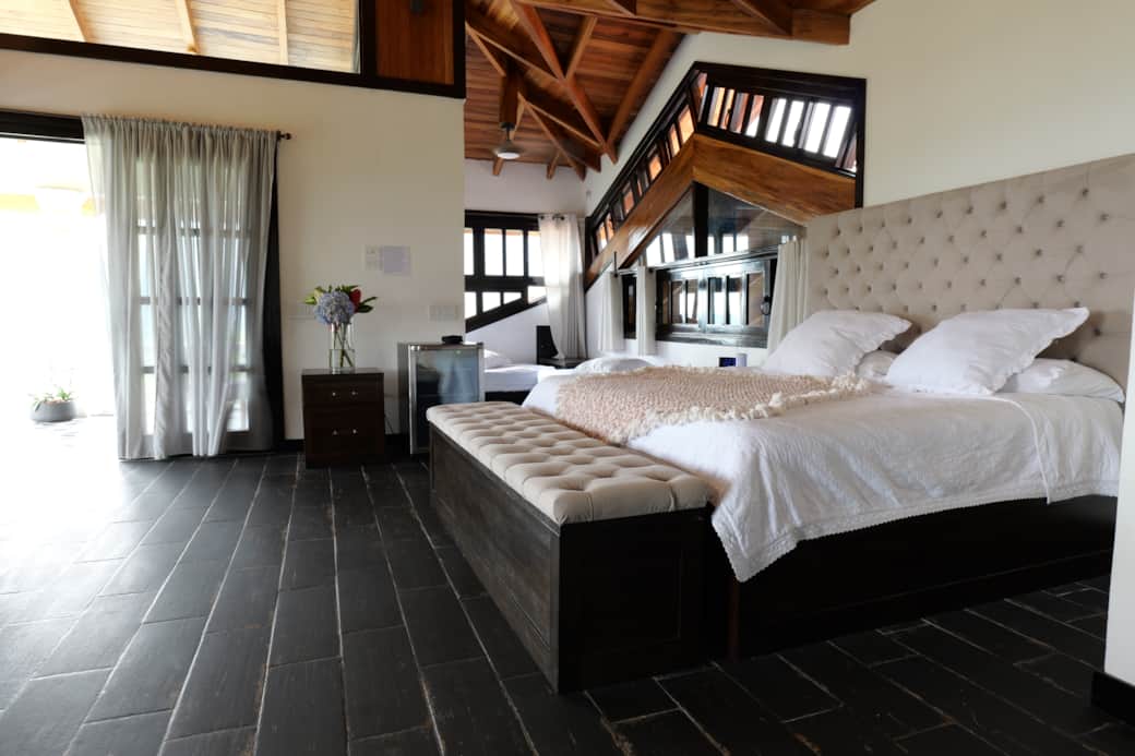 Master Bedroom (Volcano / Pool View)