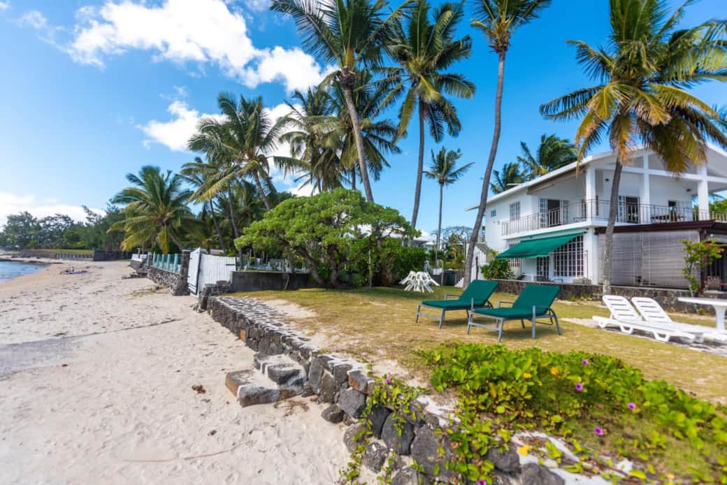 The apartment is on the 1st floor of this white bungalow. The owners live downstairs The apartment is on the 1st floor of this white bungalow. The owners live downstairs