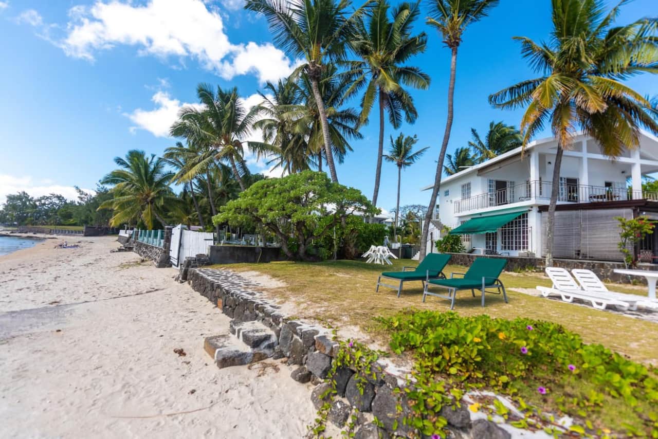 The apartment is on the 1st floor of this white bungalow. The owners live downstairs 