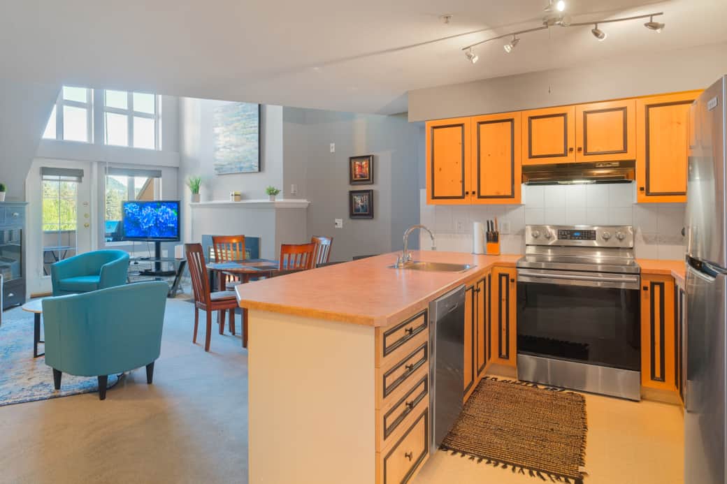 Unit 315 Full Kitchen