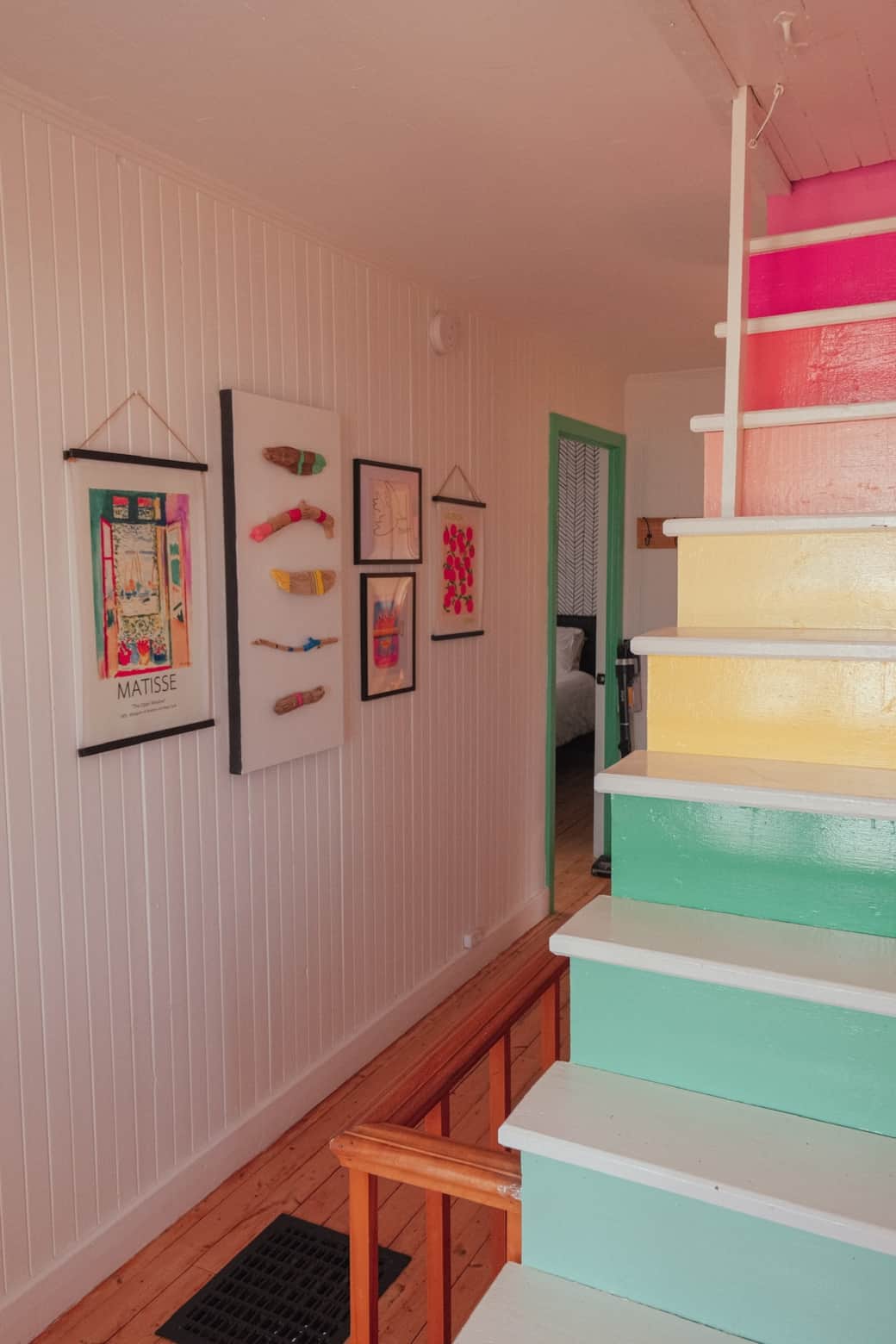 À l’étage, une explosion de couleurs et de bonne humeur! À l’étage, une explosion de couleurs et de bonne humeur!