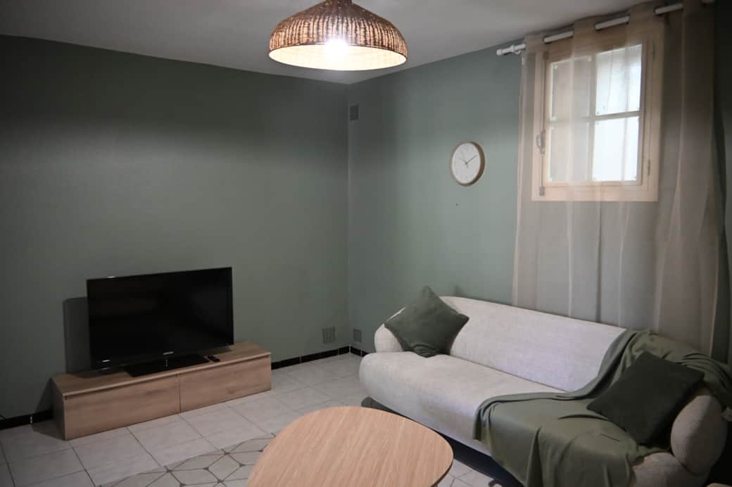 Séjour cosy et agréable parfait pour une soirée film