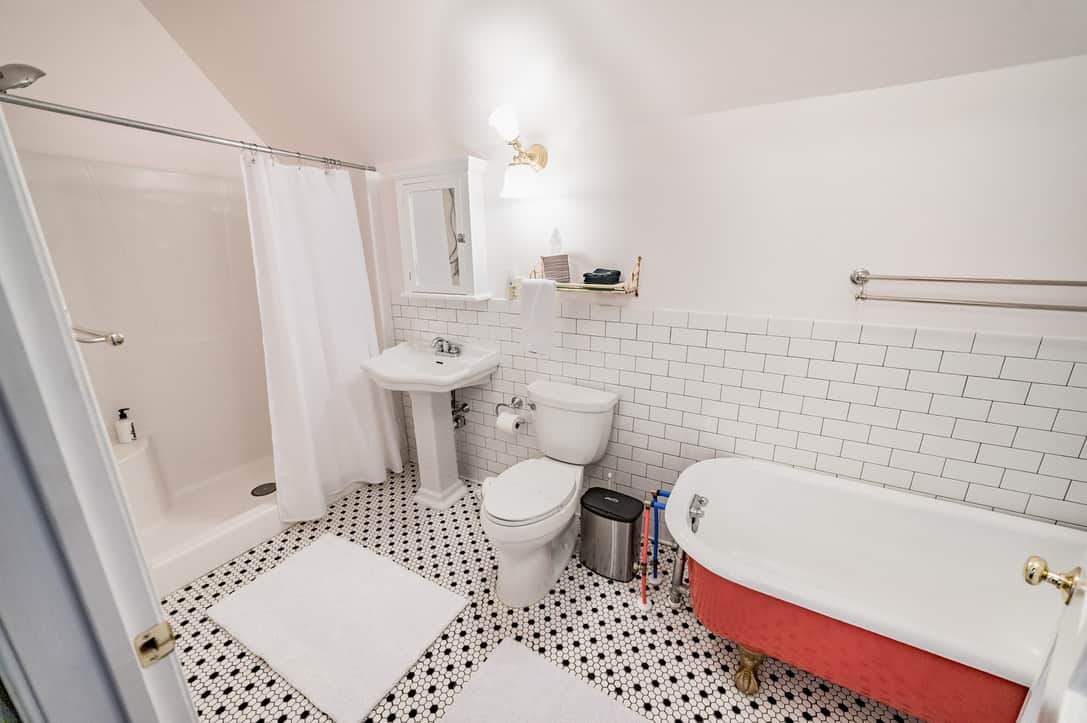 Desperado Suite Bathroom | claw foot tub and shower