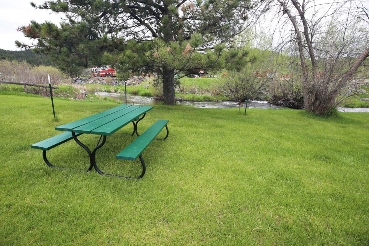 Picnic table