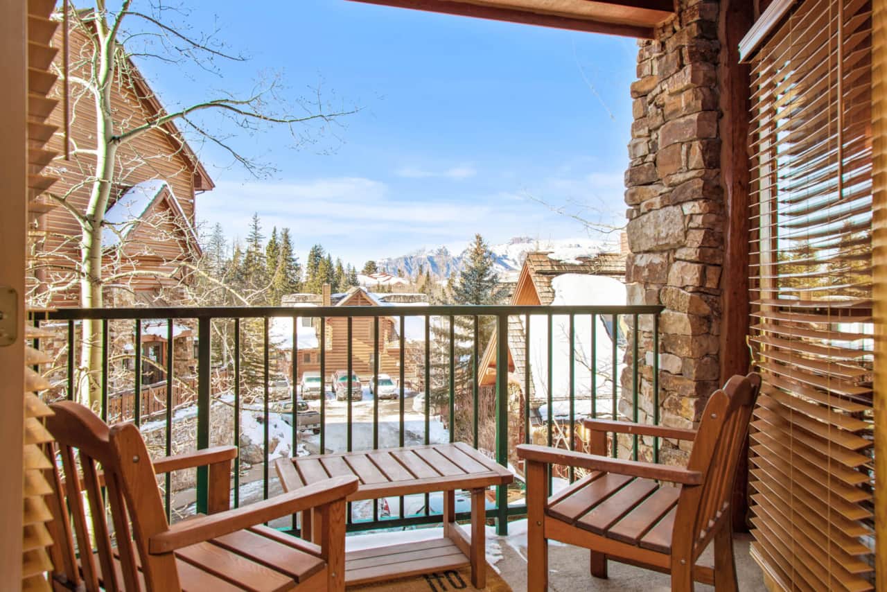 Private balcony with mtn views! 