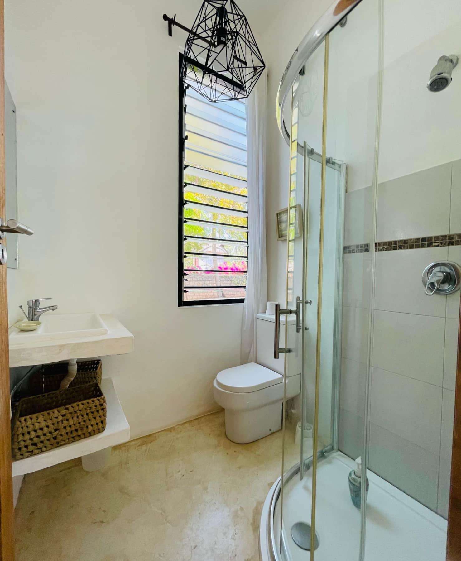 Nyumba Nyekundu Villa Bathroom 2.jpg