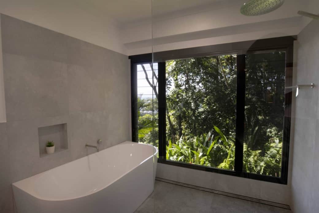Jungle House - Ensuite bath