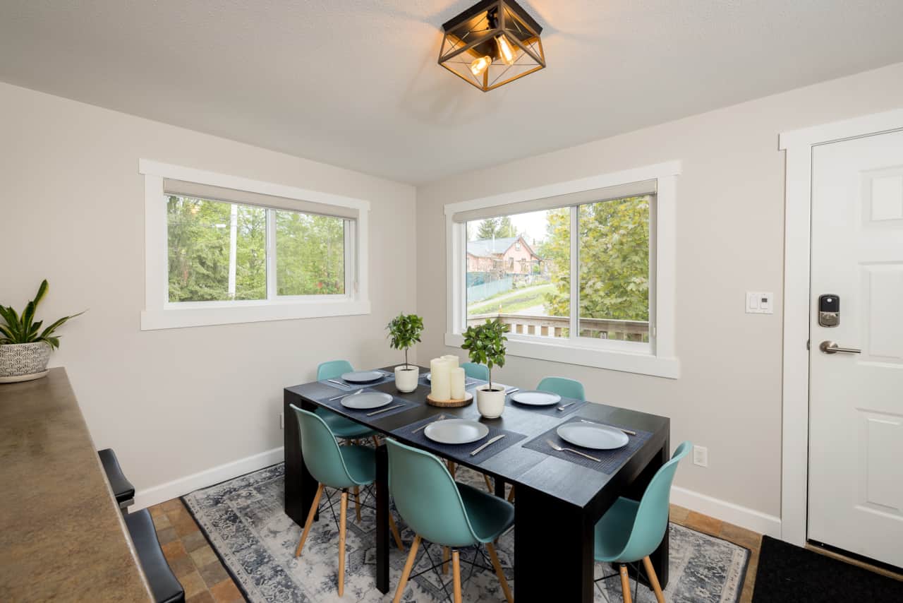 Suite E Dining Area can accommodate 8